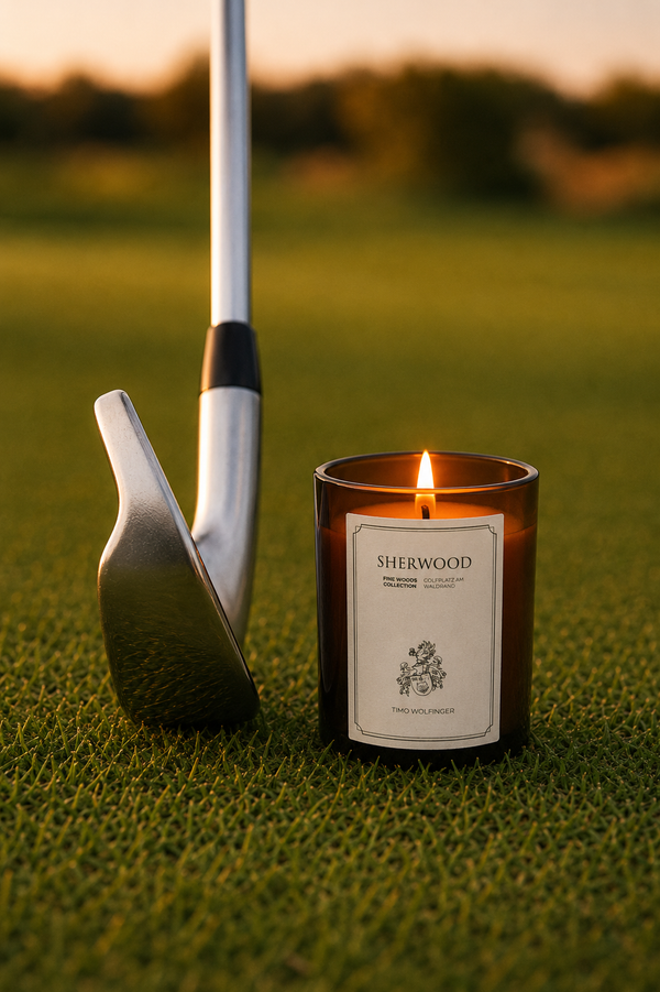 Sherwood Duftkerze der Fine Woods Collection von Timo Wolfinger